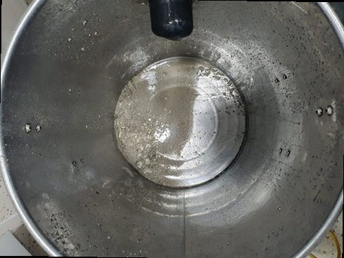 일산동구 하수구막힘 배관 점검 결과와 재발 예방 항목을 기록하는 장면